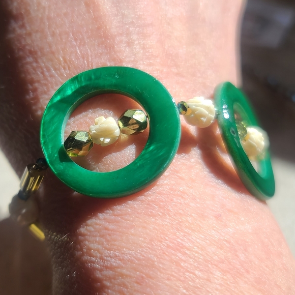 Handcrafted Bracelet and Earrings Set - Mother of Pearl - Picture 6 of 13